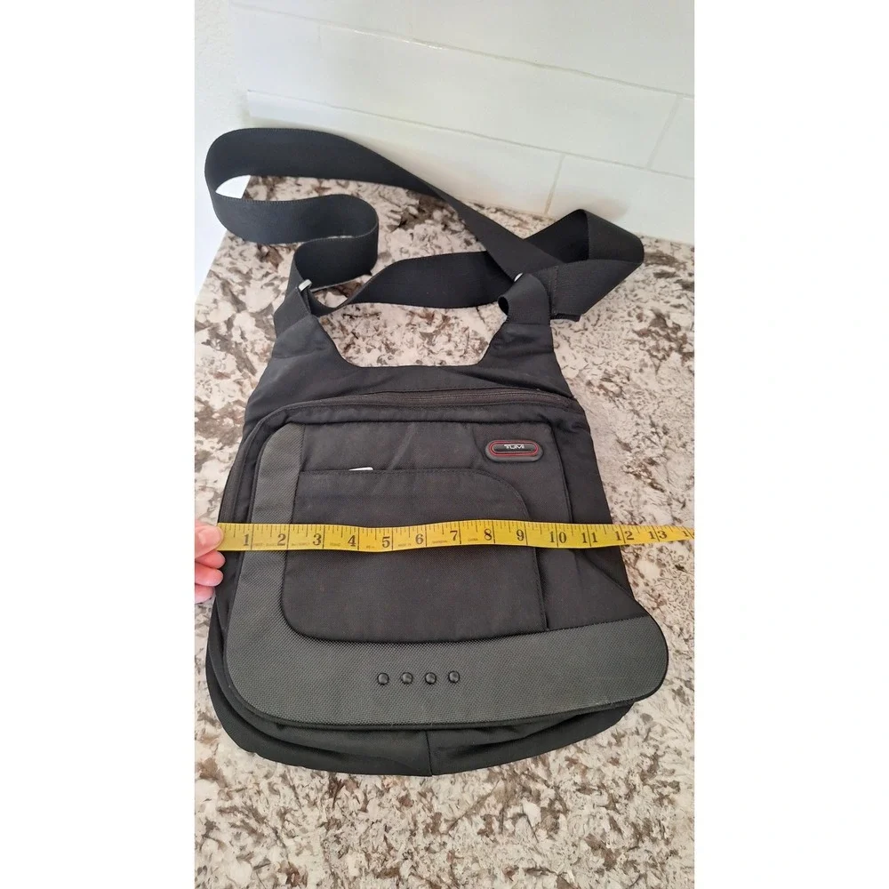 Tumi Black Ballistic Nylon Crossbody Messenger Bag Grey Trim Red Lining 5123D